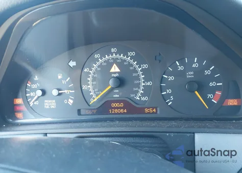 1997 Mercedes-Benz E 320 z USA, uszkodzony, nr VIN WDBJF55FXVA310654